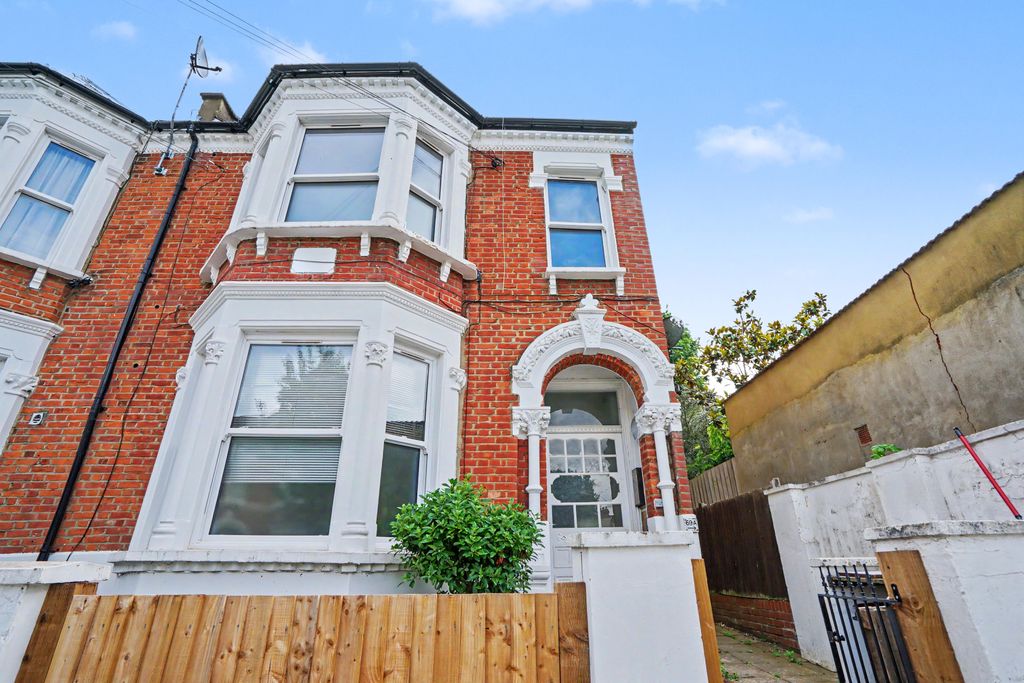 Property photo 2 of 17 69B Childerbert Road, Tooting, London Sw17 8Ey