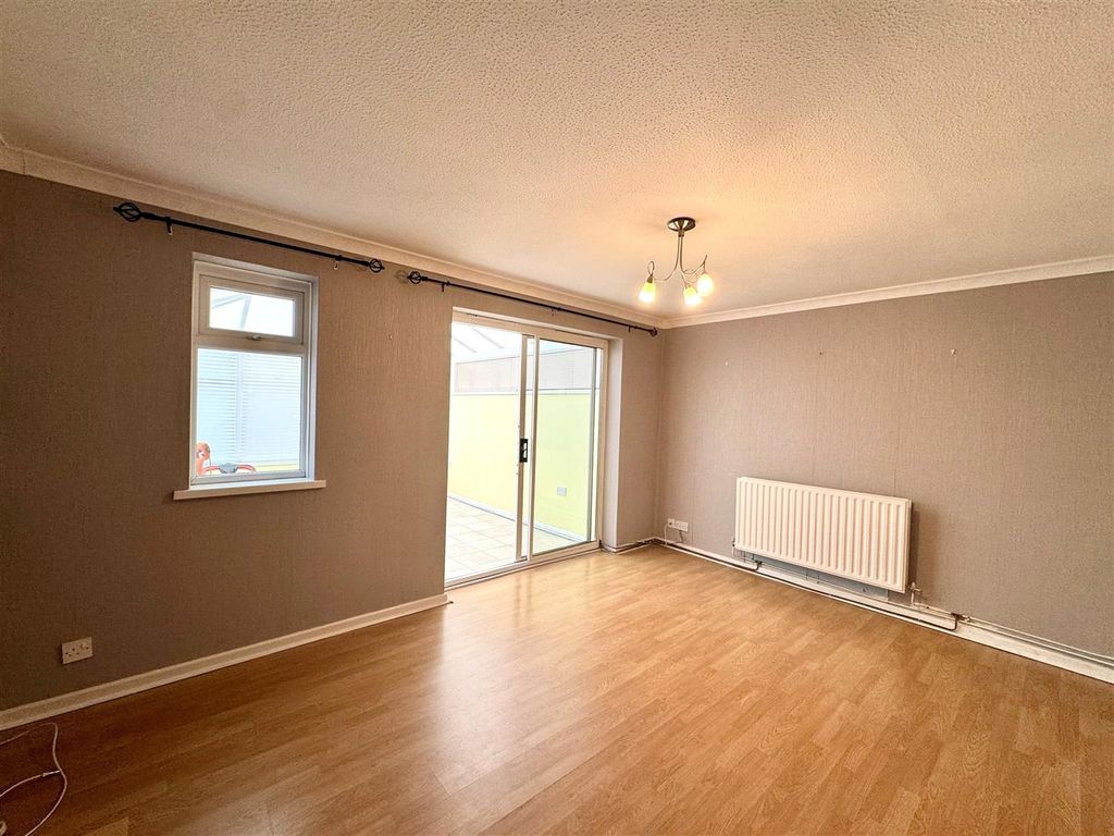 Property photo 3 of 13 Sitting Room