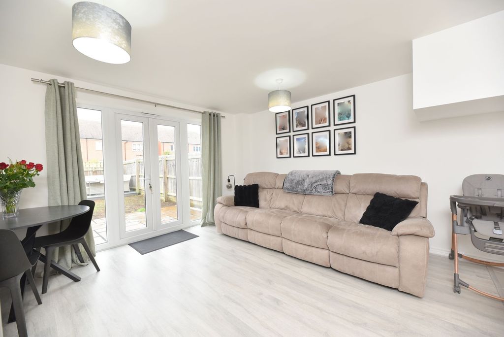 Property photo 2 of 21