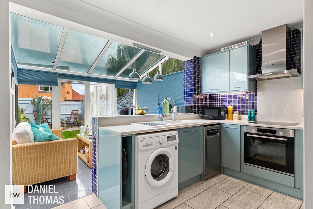 Property photo 2 of 25