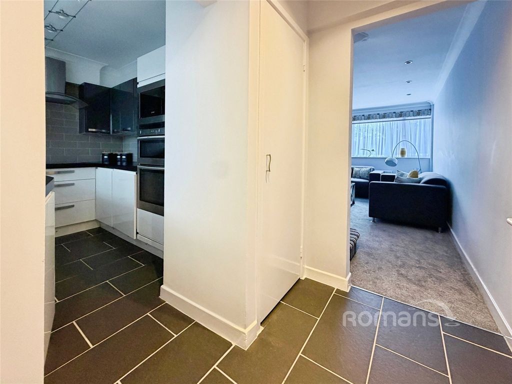 Property photo 3 of 11 Hallway