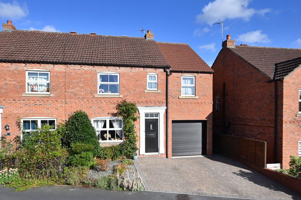 Property photo 1 of 32