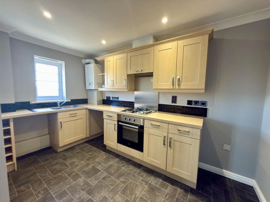 Property photo 3 of 7 Kitchen