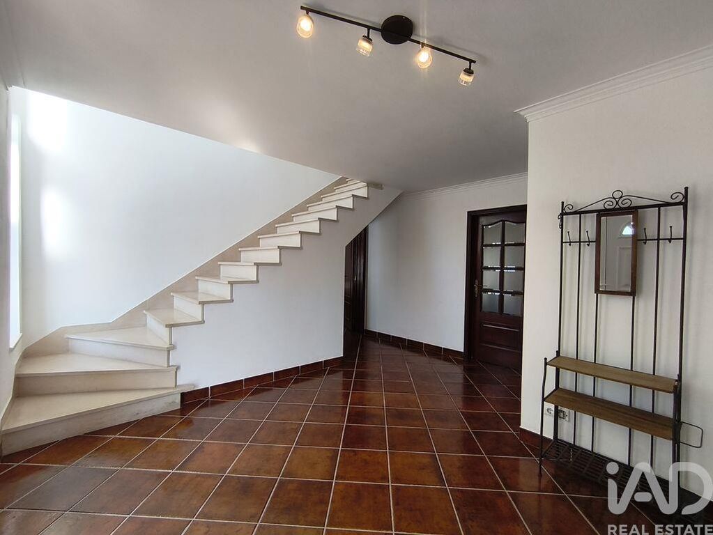 Property photo 2 of 40