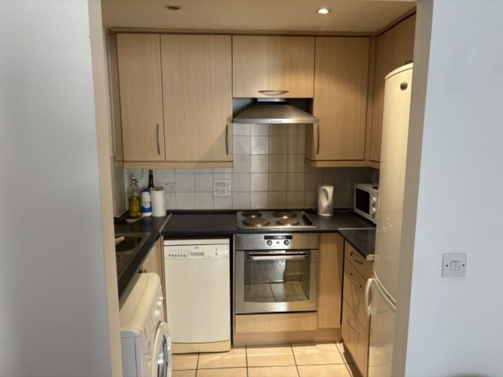 Property photo 2 of 8 Fitted Kitchen