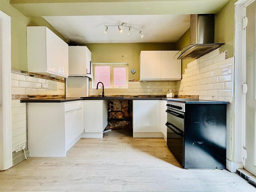 Property photo 3 of 12 Fitted Dining Kitchen: