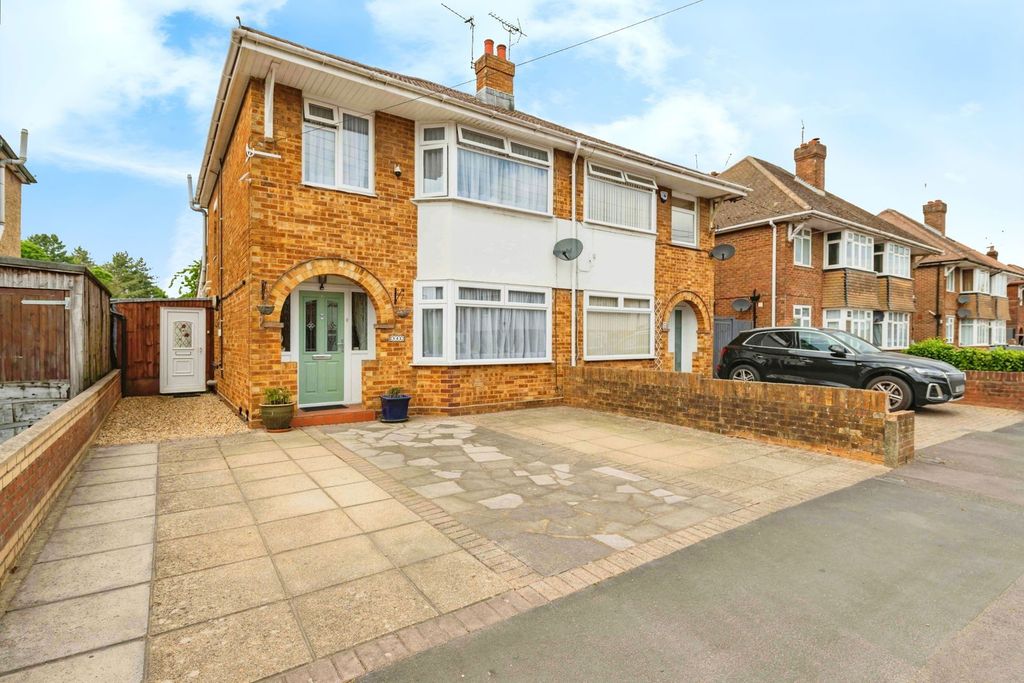 Property photo 1 of 33