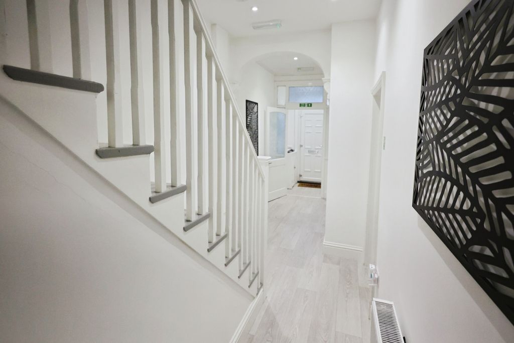 Property photo 3 of 16 Pbox-Img.Jpg