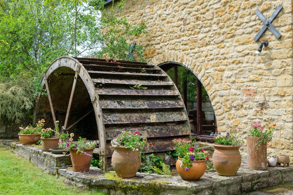 Property photo 2 of 18 Wheel