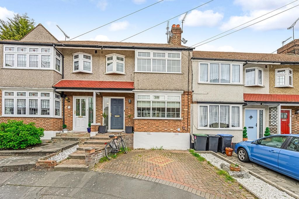 Property photo 1 of 18 Front (Exterior)