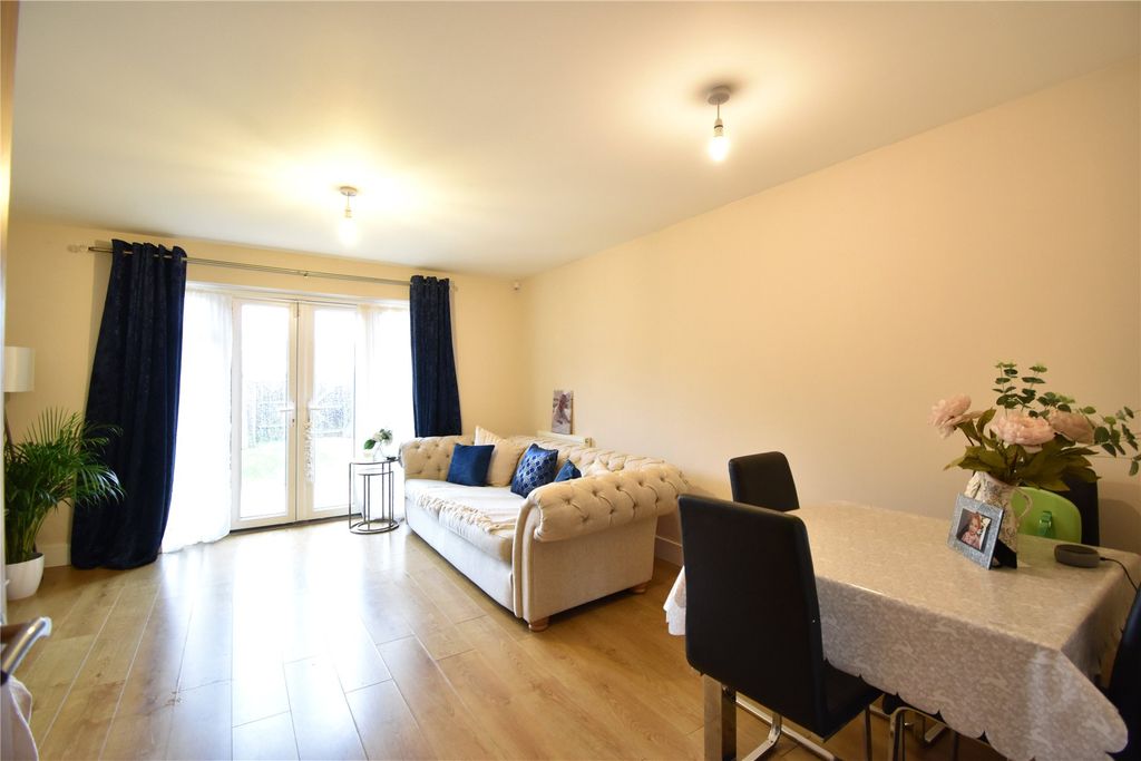 Property photo 3 of 7 Living Room