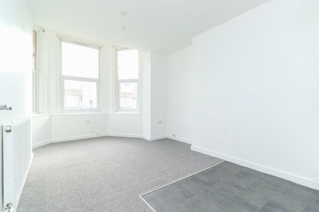 Property photo 2 of 8 Picture 2