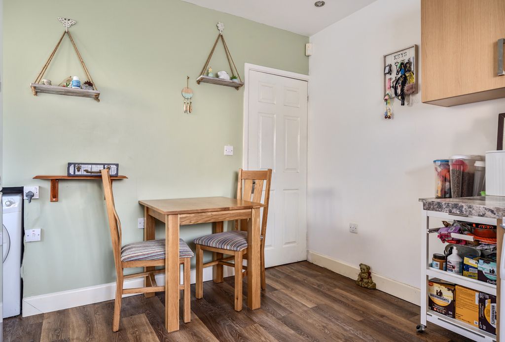 Property photo 3 of 15 1396101-8-695E4cd...