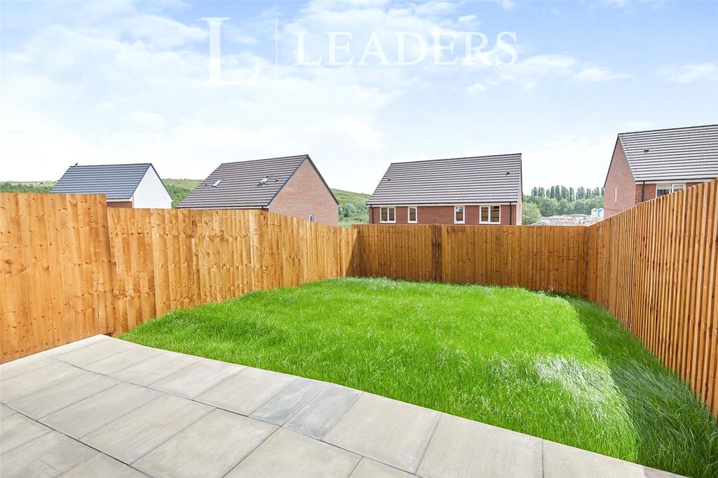 Property photo 2 of 9 Picture No. 11