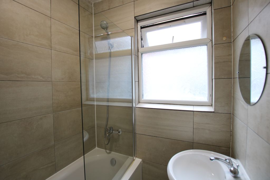 Property photo 3 of 9 4