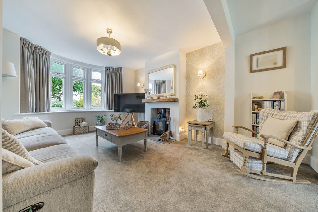 Property photo 2 of 27 Living / Dining Room