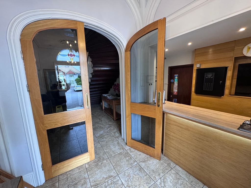 Property photo 2 of 34