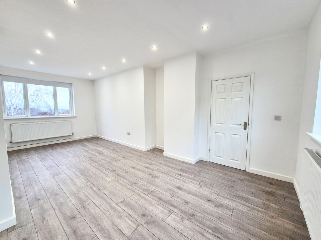 Property photo 3 of 8 Image