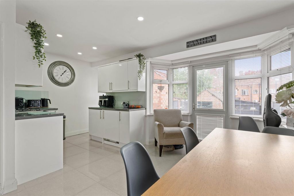 Property photo 2 of 17 Kitchen/Diner