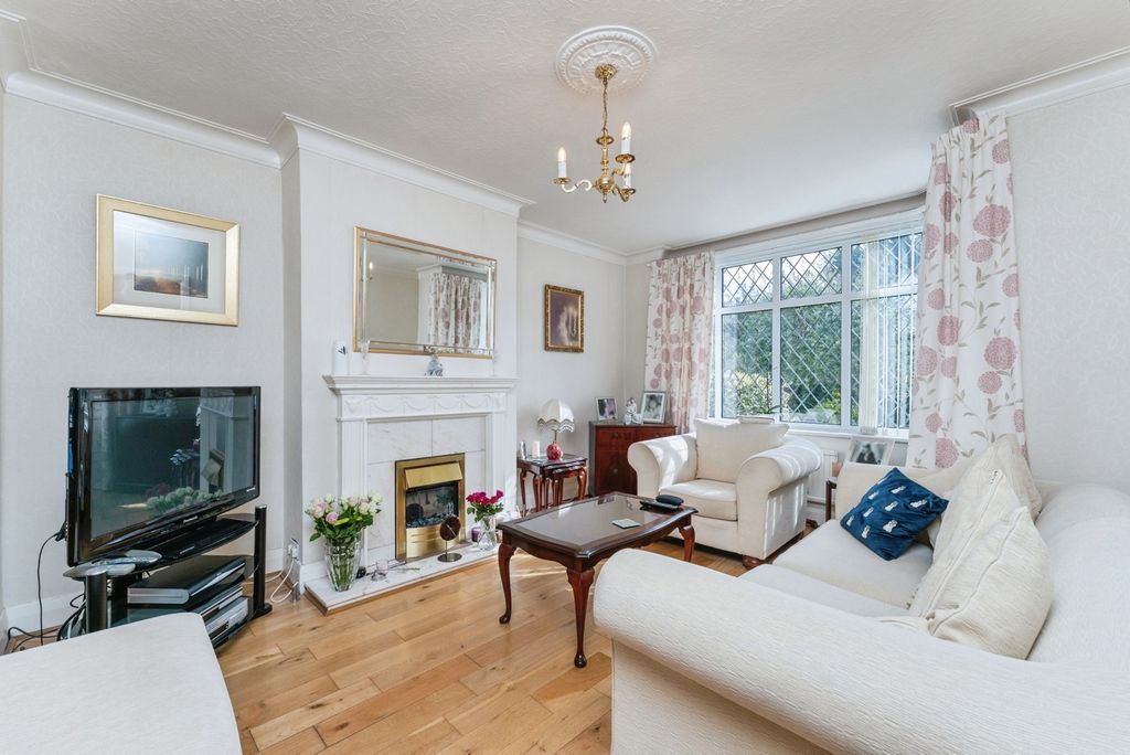 Property photo 2 of 23 Lounge