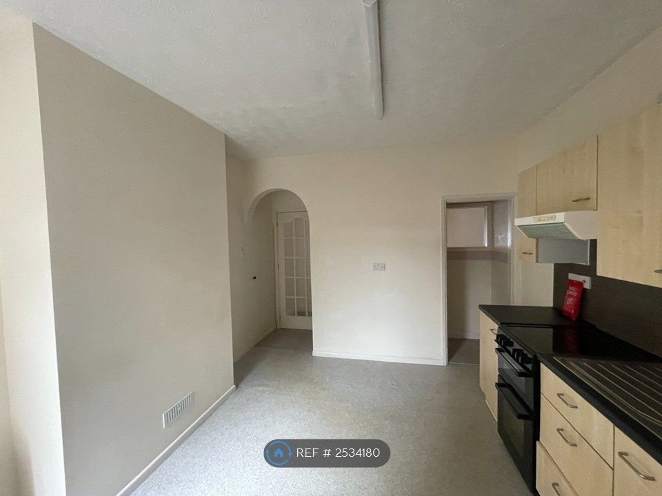 Property photo 3 of 16 Kitchen