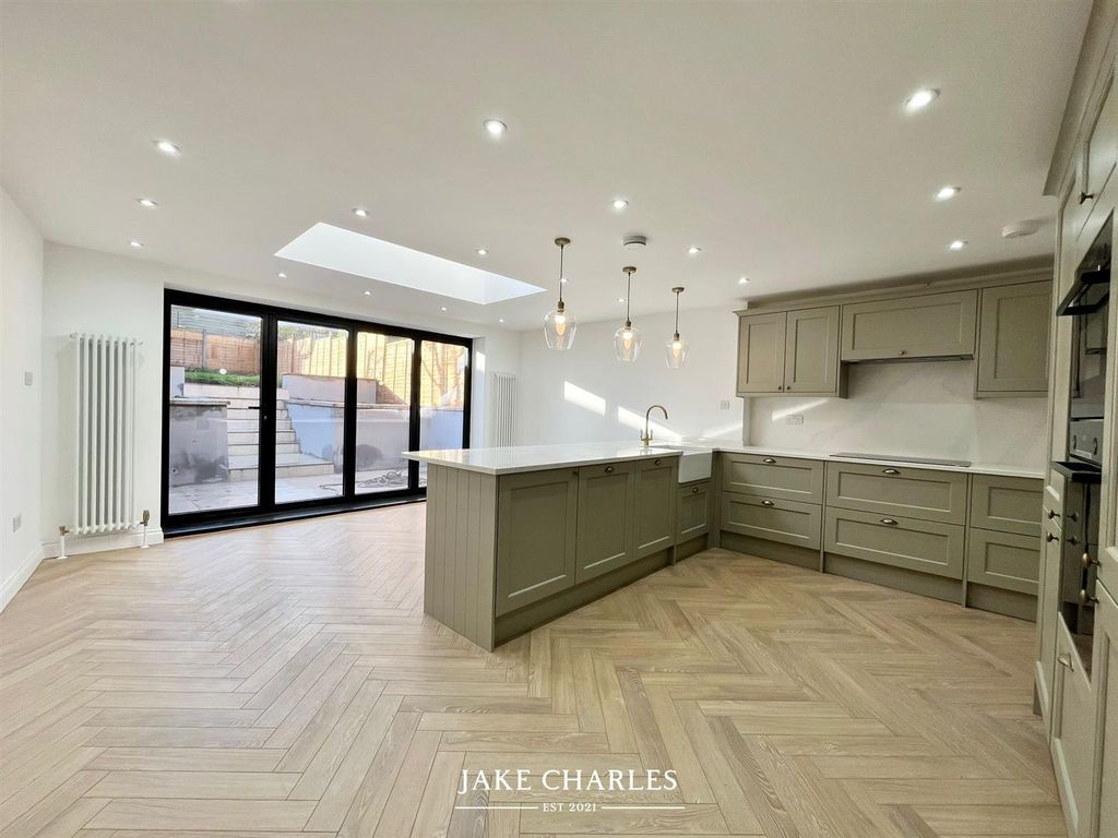 Property photo 1 of 27 B876Ab18-4F0c-44Db-Ae28-3d18F7d58Bff.Jpg