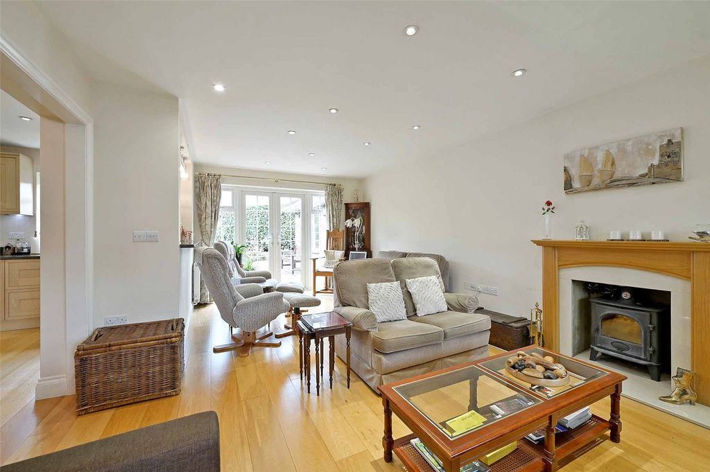 Property photo 3 of 19 Sitting Room