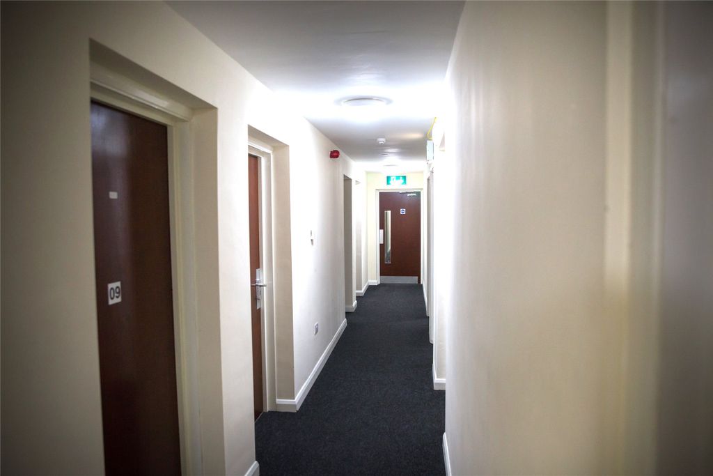 Property photo 2 of 7 Hall