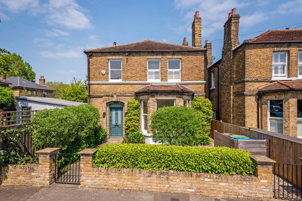 Property photo 1 of 16 Ildersly Grove, 1-35