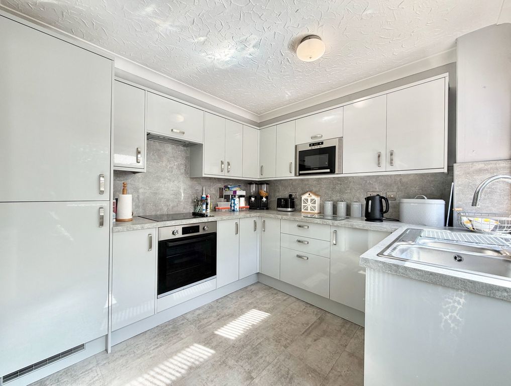 Property photo 2 of 29