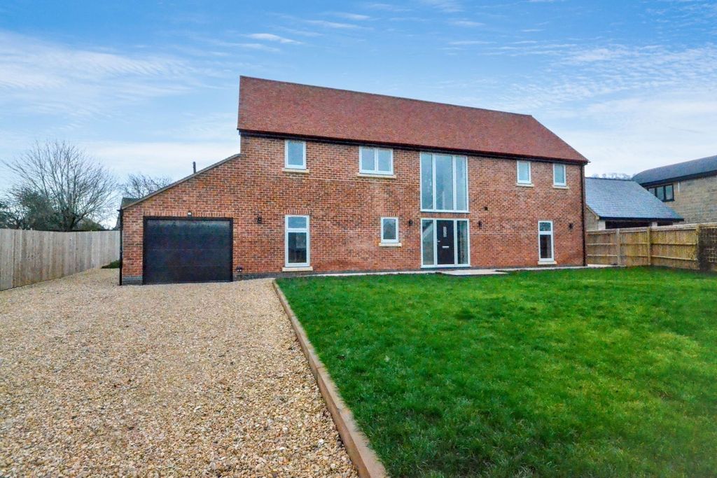 Property photo 1 of 40