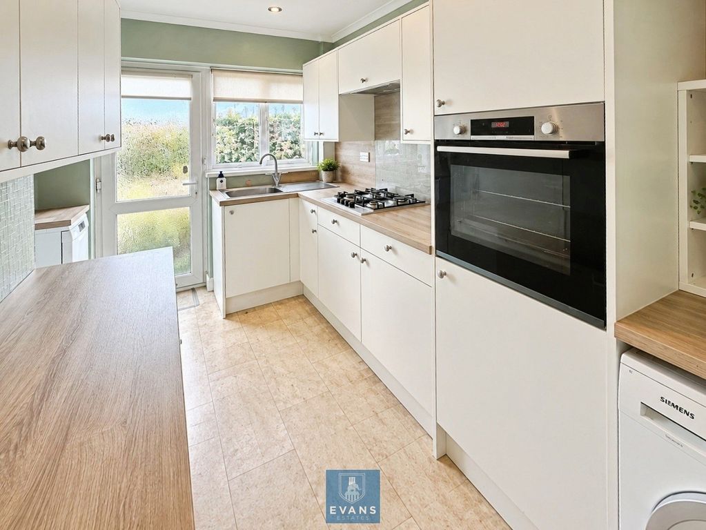 Property photo 2 of 9 Refitted Kitchen