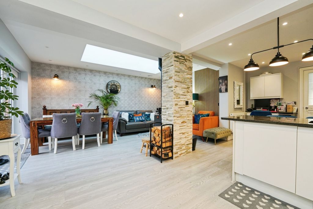 Property photo 2 of 20 Pbox-Img.Jpg