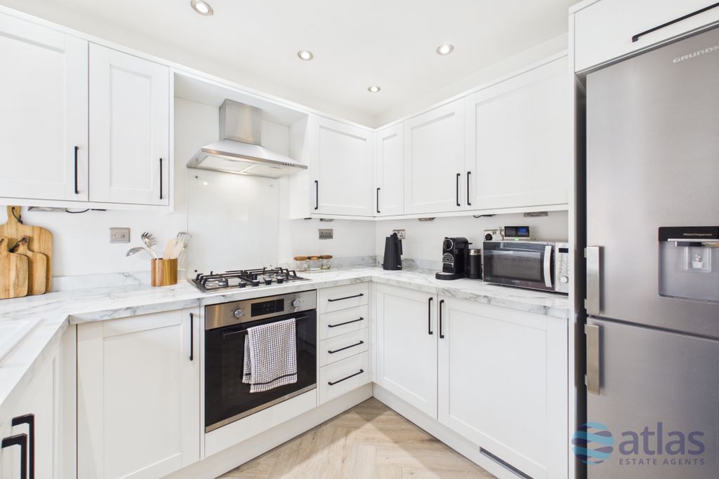 Property photo 3 of 15 Kitchen