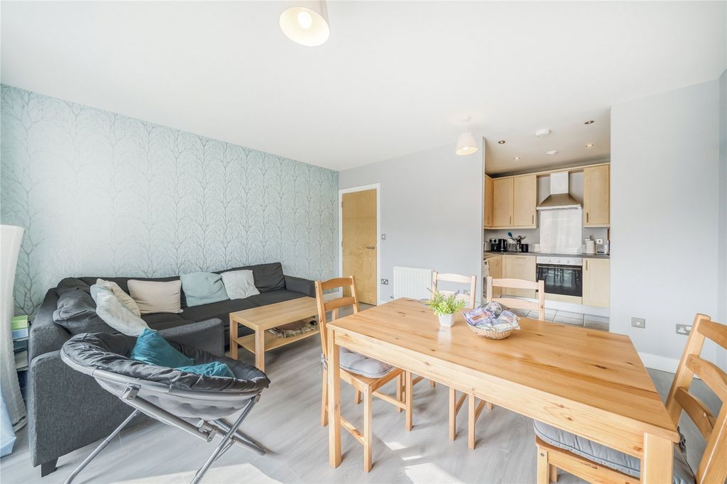 Property photo 3 of 10 Reception