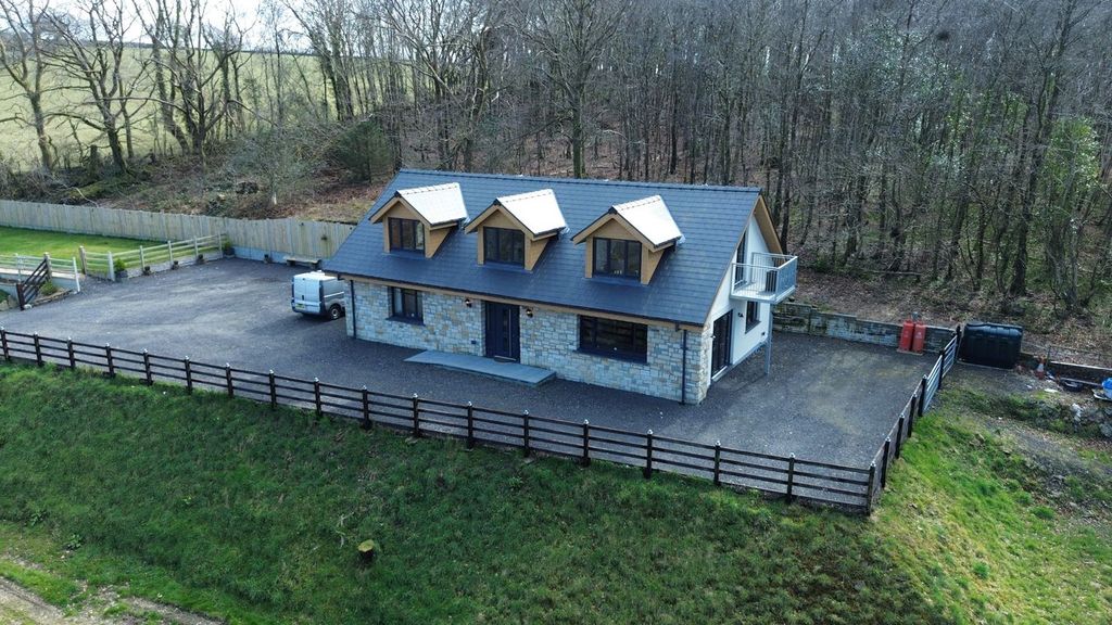 Property photo 3 of 34