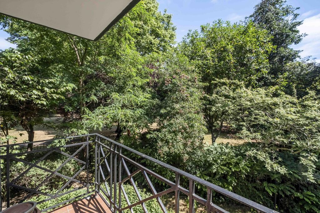 Property photo 1 of 12 Balcony
