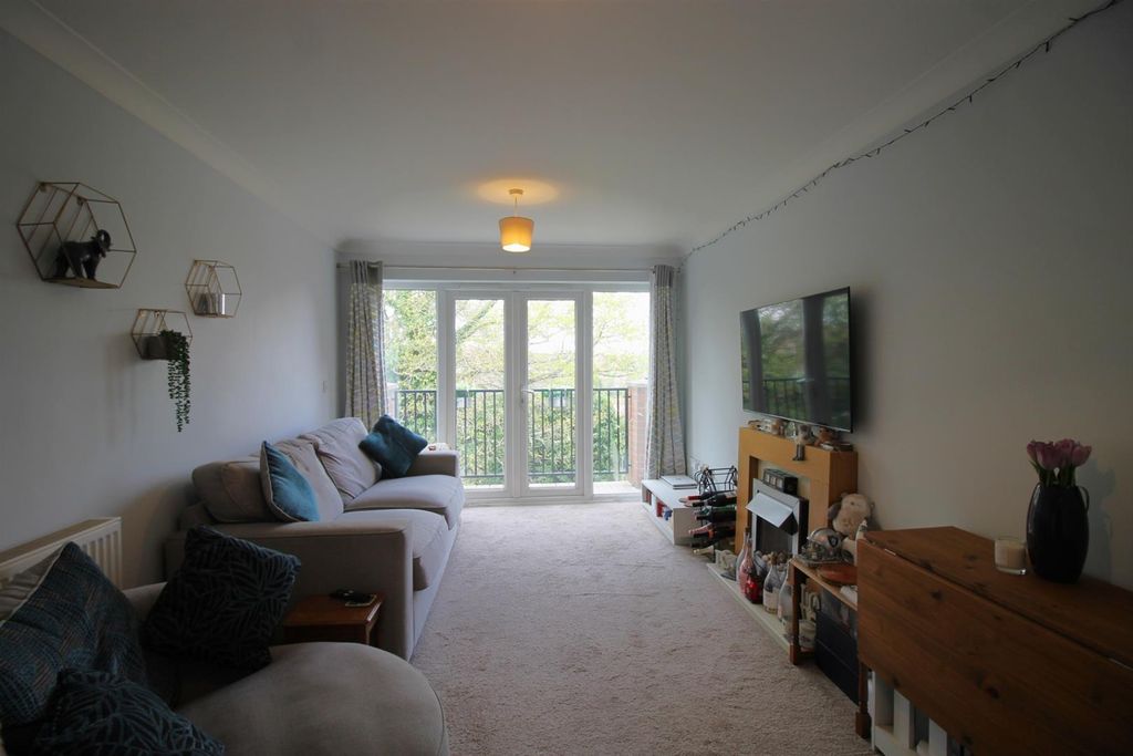 Property photo 2 of 9