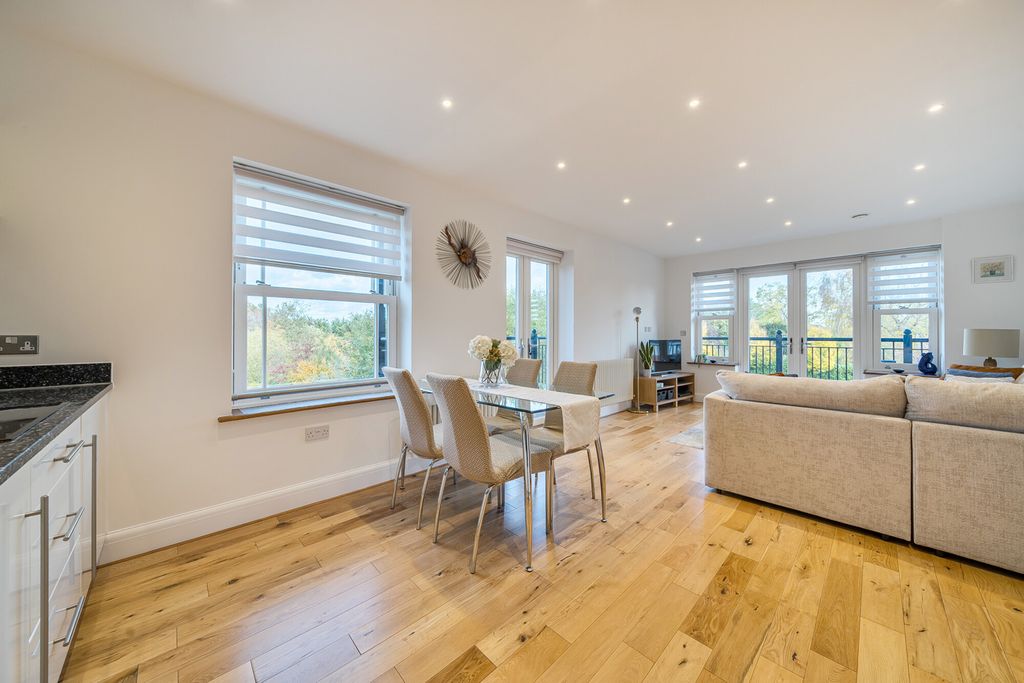 Property photo 2 of 19 Kitchen