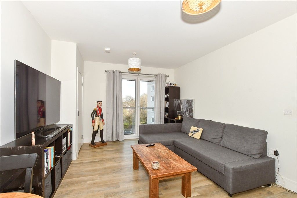 Property photo 1 of 6 Lounge/Diner