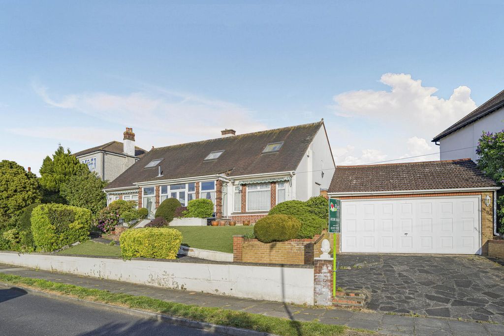 Property photo 1 of 25 Front (Exterior)