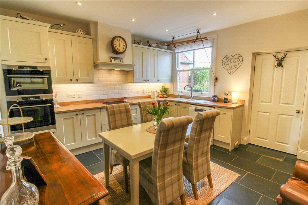 Property photo 3 of 22 Dining Kitchen