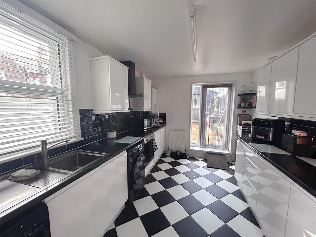 Property photo 2 of 18 21-Img_6657.Jpg