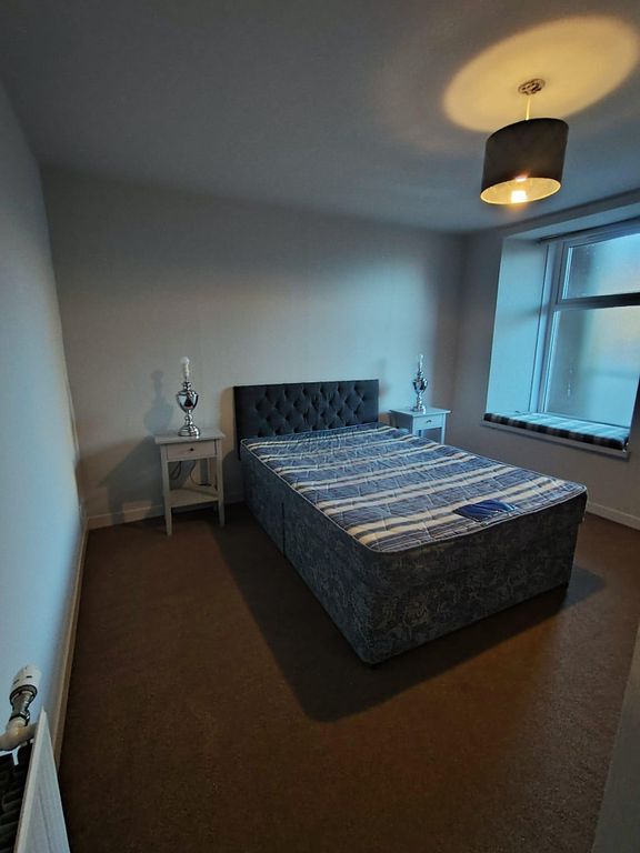 Property photo 2 of 6 Bedroom