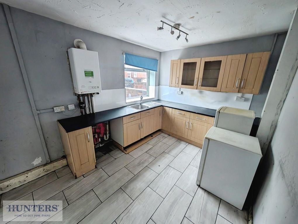 Property photo 2 of 12 Kitchen