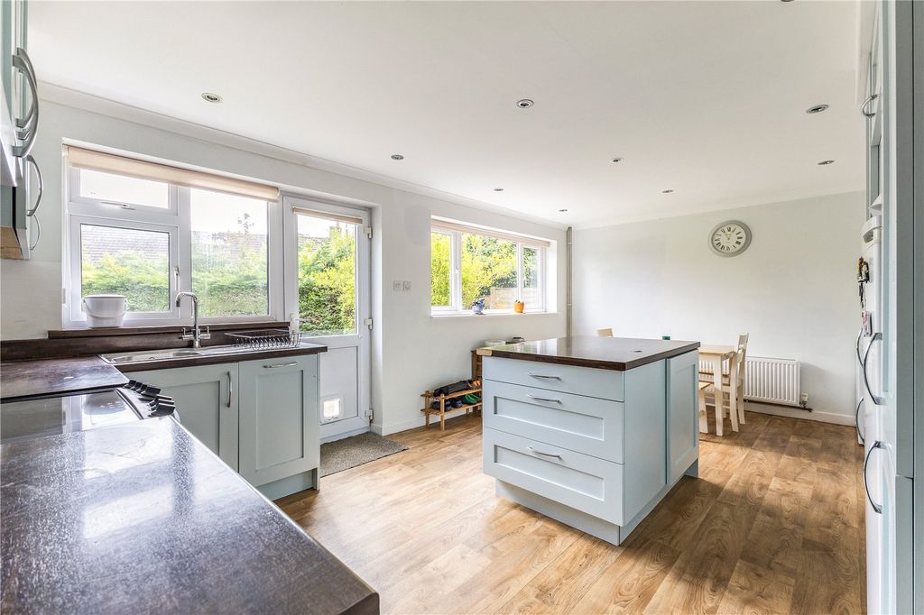 Property photo 3 of 14 Kitchen/Dining