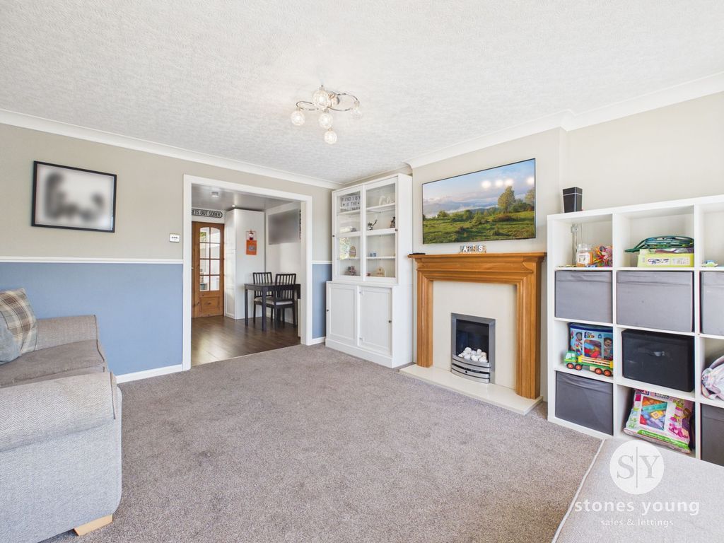 Property photo 2 of 27