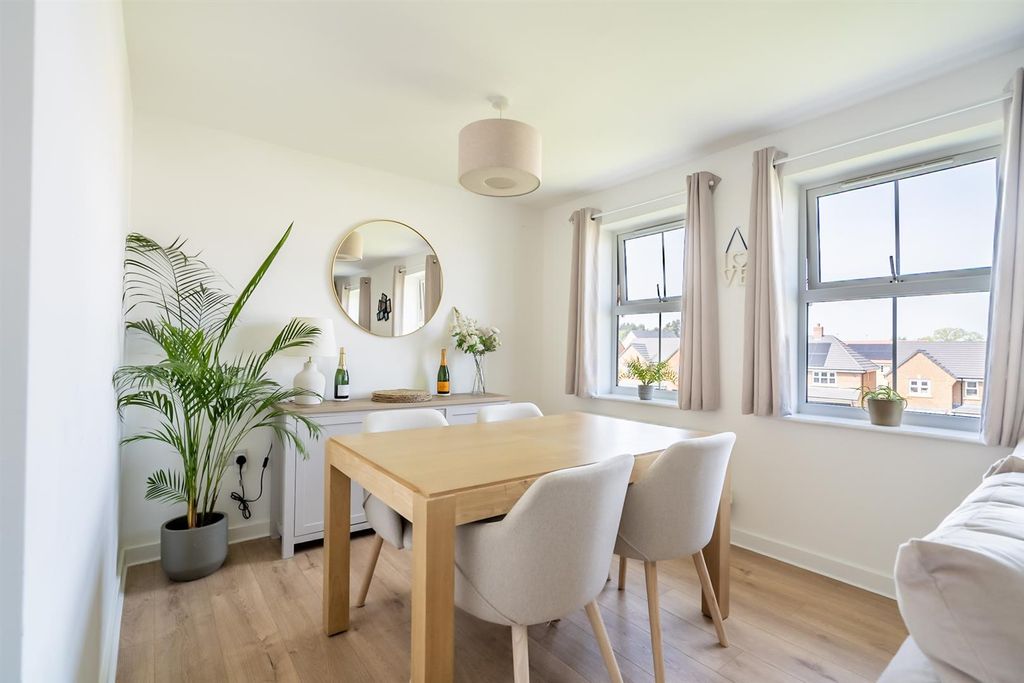 Property photo 1 of 15 Living Dining Room
