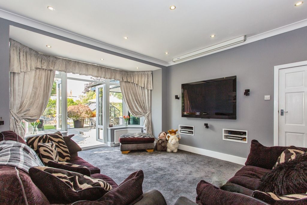 Property photo 3 of 28 Pbox-Img.Jpg