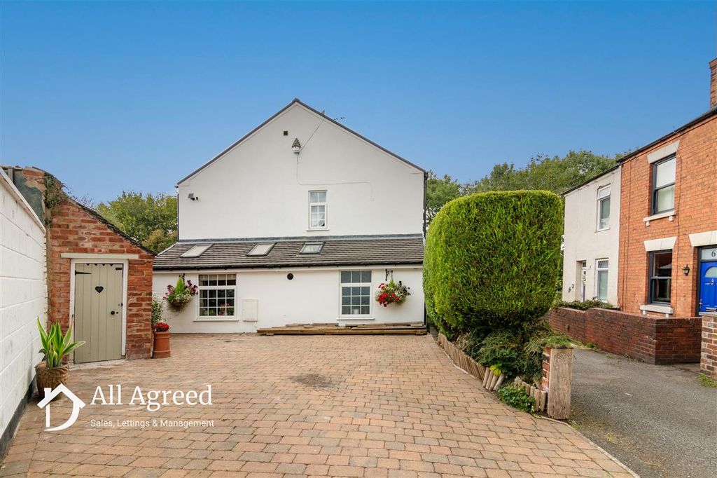 Property photo 2 of 31